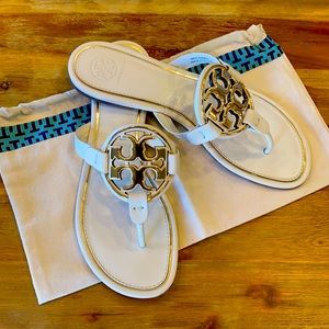 Tory Burch 8 1/2 Cream color w/metal gold
